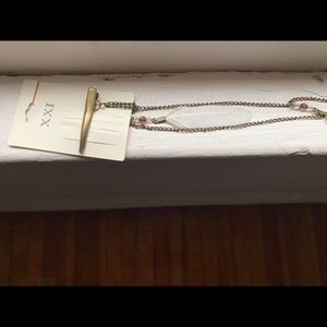 Forever 21 Feather Hair Clip